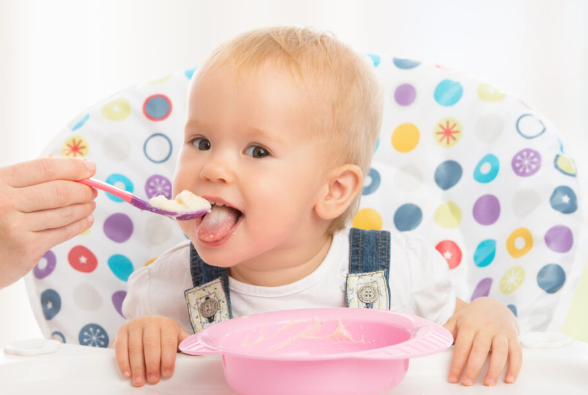 Baby's First Bites: How to Help Your Baby Learn to Feed Themselves